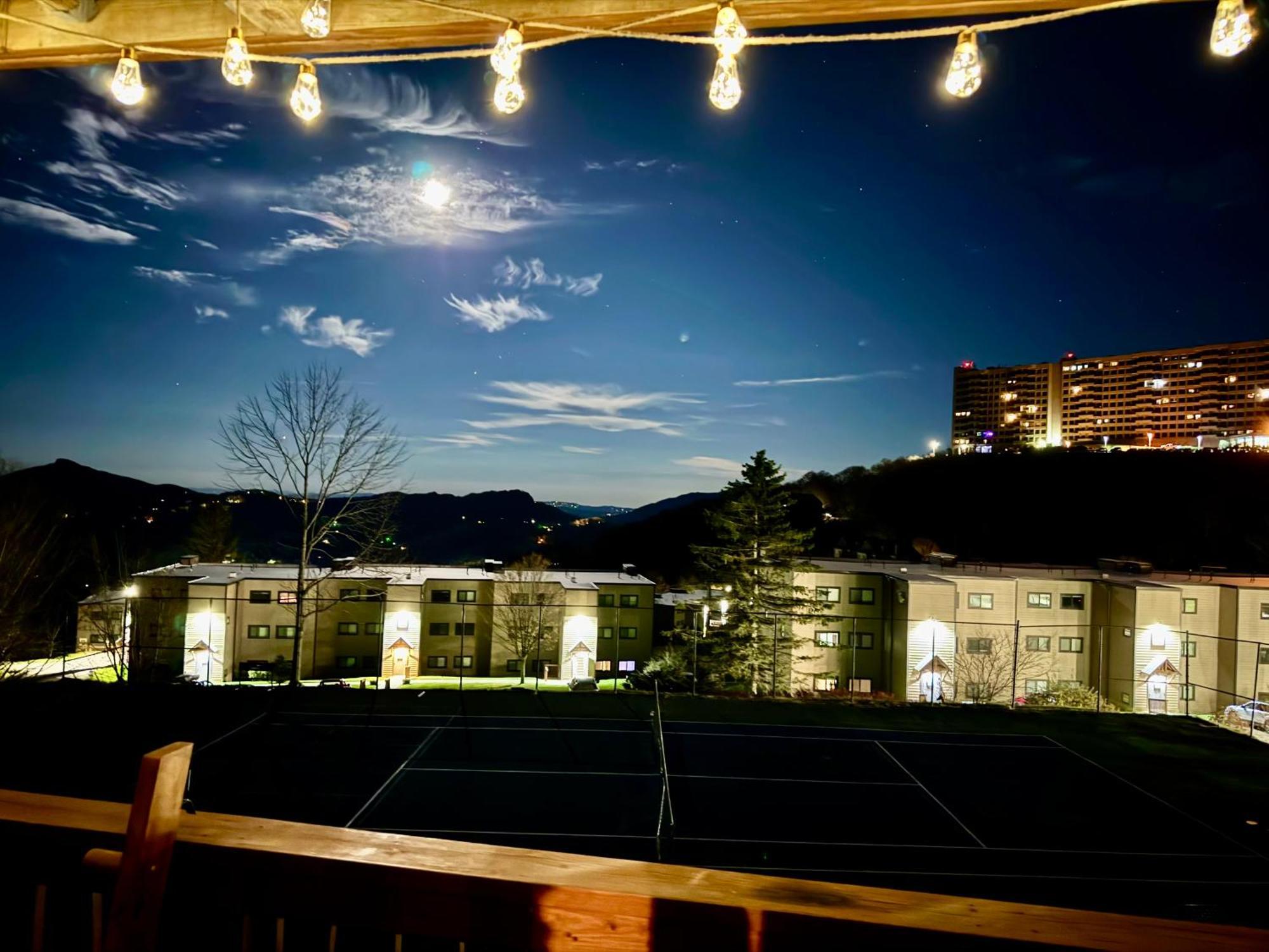 The Sugar Suite - Renovated With A View! Ac! Pool, Hot Tub, Sauna, Gym, Ev Sugar Mountain Luaran gambar